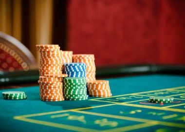 ngeriqq live dealer blackjack table with multiple players
